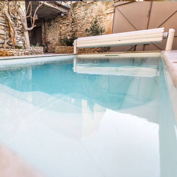 espace_piscines30_construction_piscine_apero_pierres_l_600px_600px