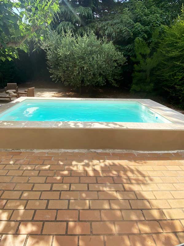 Construction d&rsquo;une piscine apéro Blanca dans un petit espace