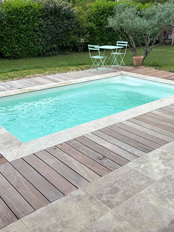 Espace piscines et jardins : construction de piscine avec terrasse en bois