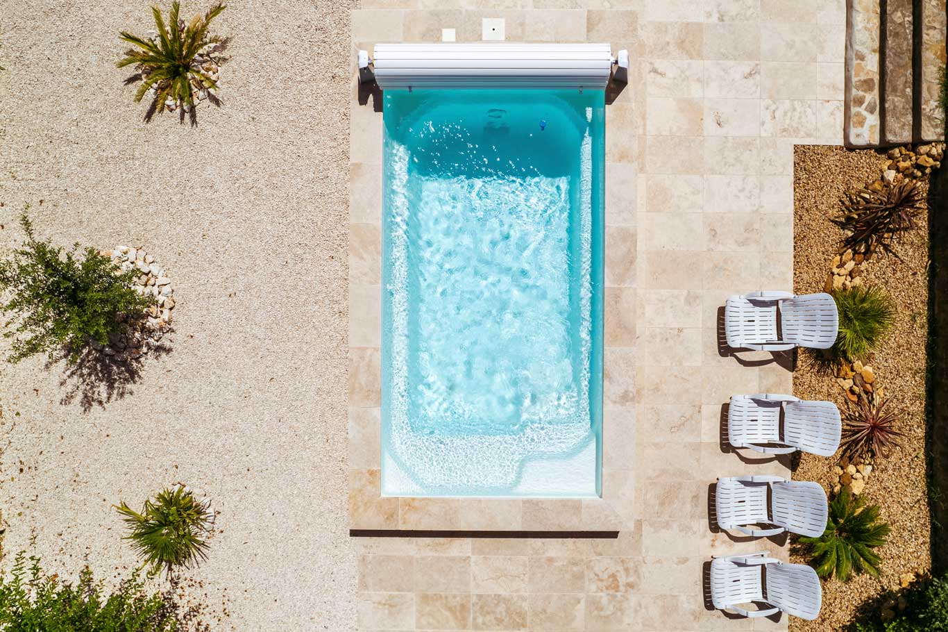 espacepiscines30_gard_hero_acc_e_1366_910px Espace piscines et jardins : coque piscine 10m2